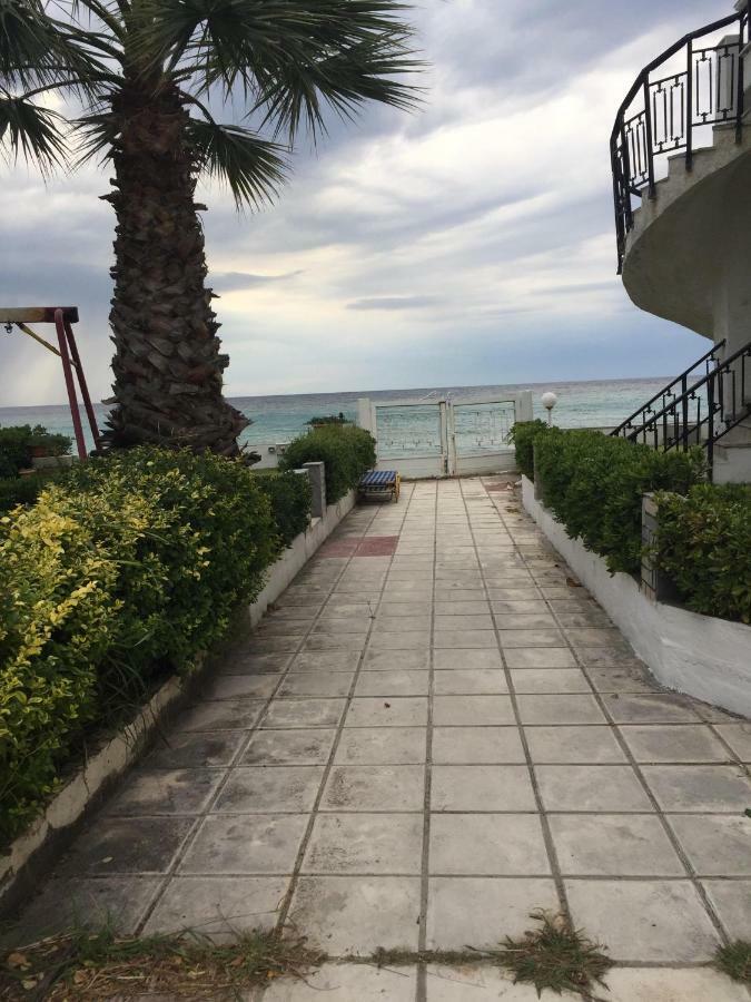 Seafront Maisonette In Fourka Exteriér fotografie