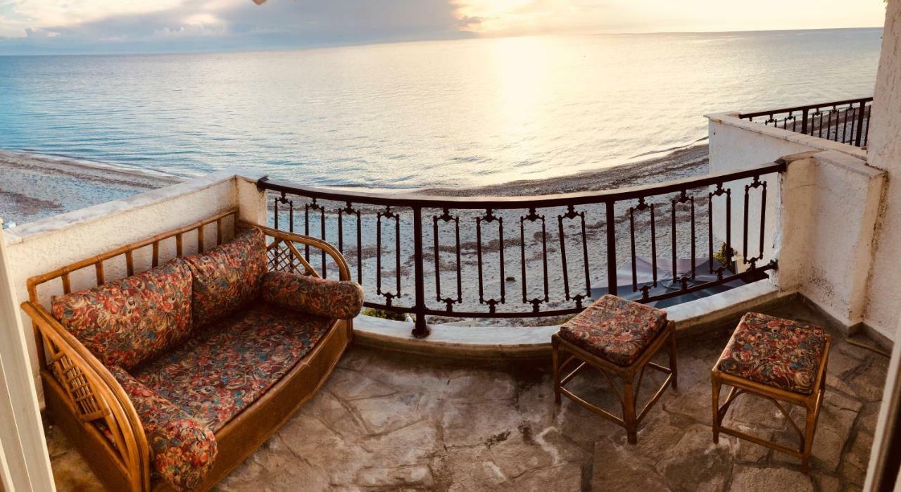 Seafront Maisonette In Fourka Exteriér fotografie