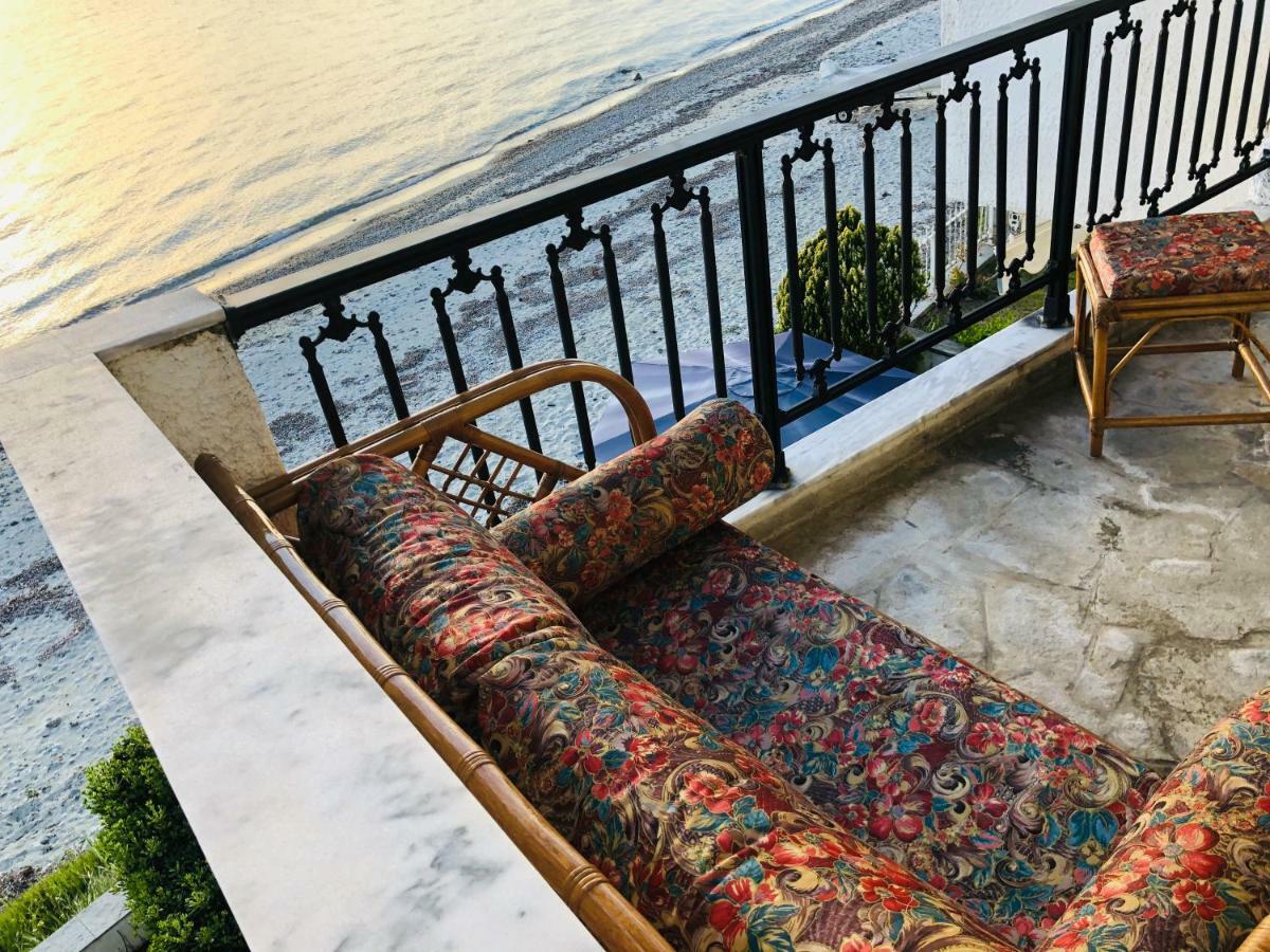 Seafront Maisonette In Fourka Exteriér fotografie