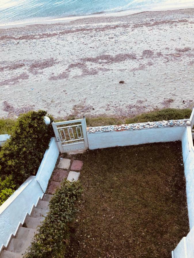 Seafront Maisonette In Fourka Exteriér fotografie